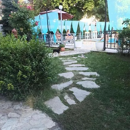 Devora 1 & Bar & Restaurant Апартаменты