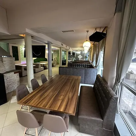 Devora 1 & Bar & Restaurant Apartmán *